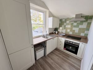 Maisonette - Kitchen- click for photo gallery